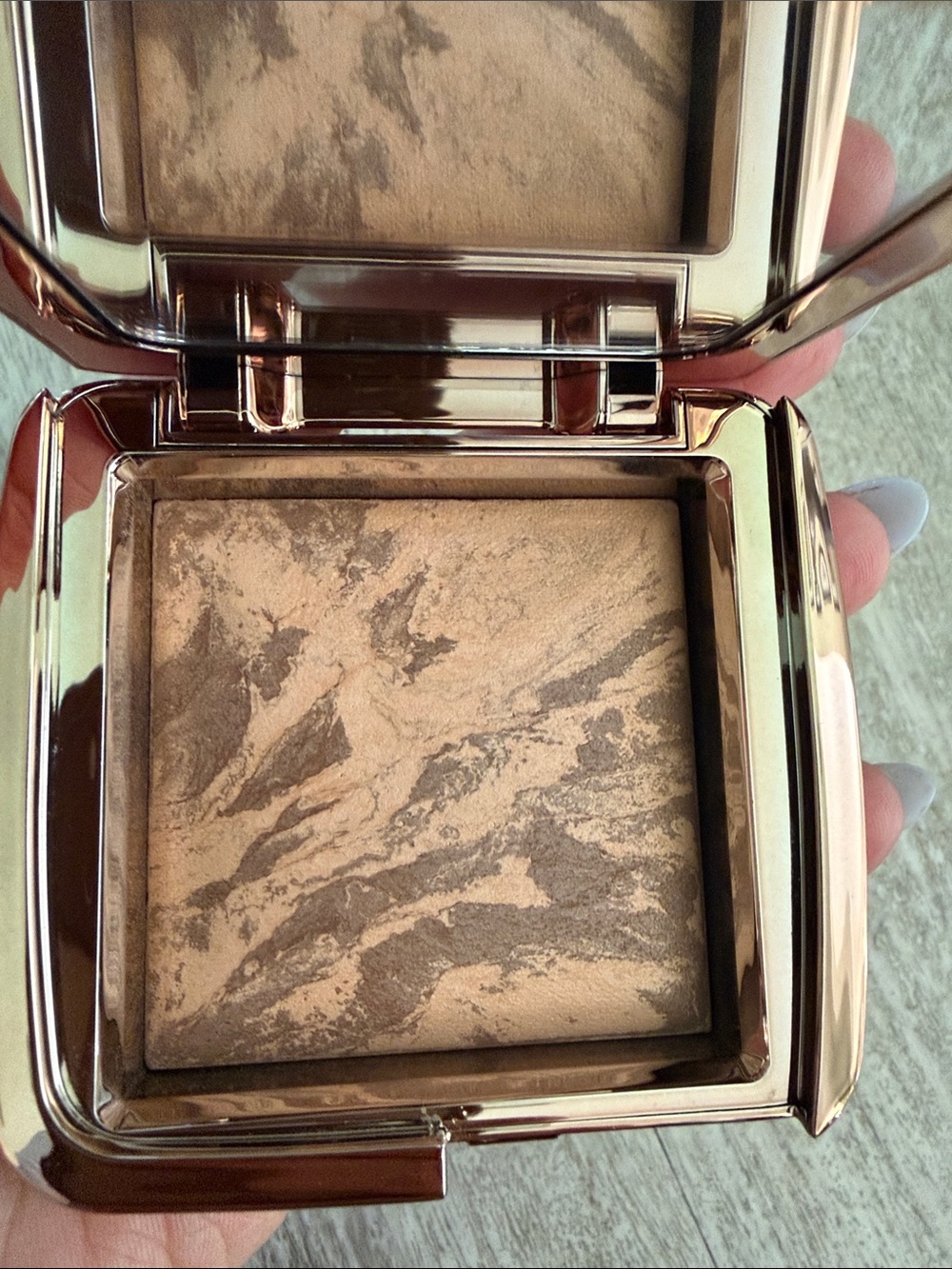 Hourglass Ambient Lighting Bronzer - Nude Bronze Light shade $68 retail